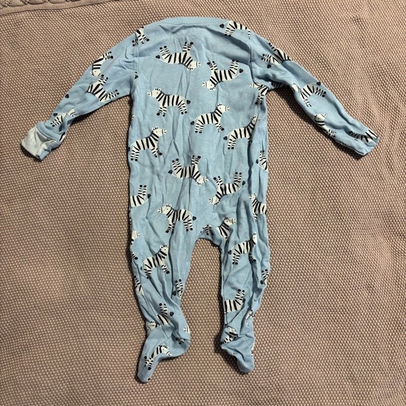 Old Navy Blue Giraffe Print Footed One Piece - Picture 2 of 3
